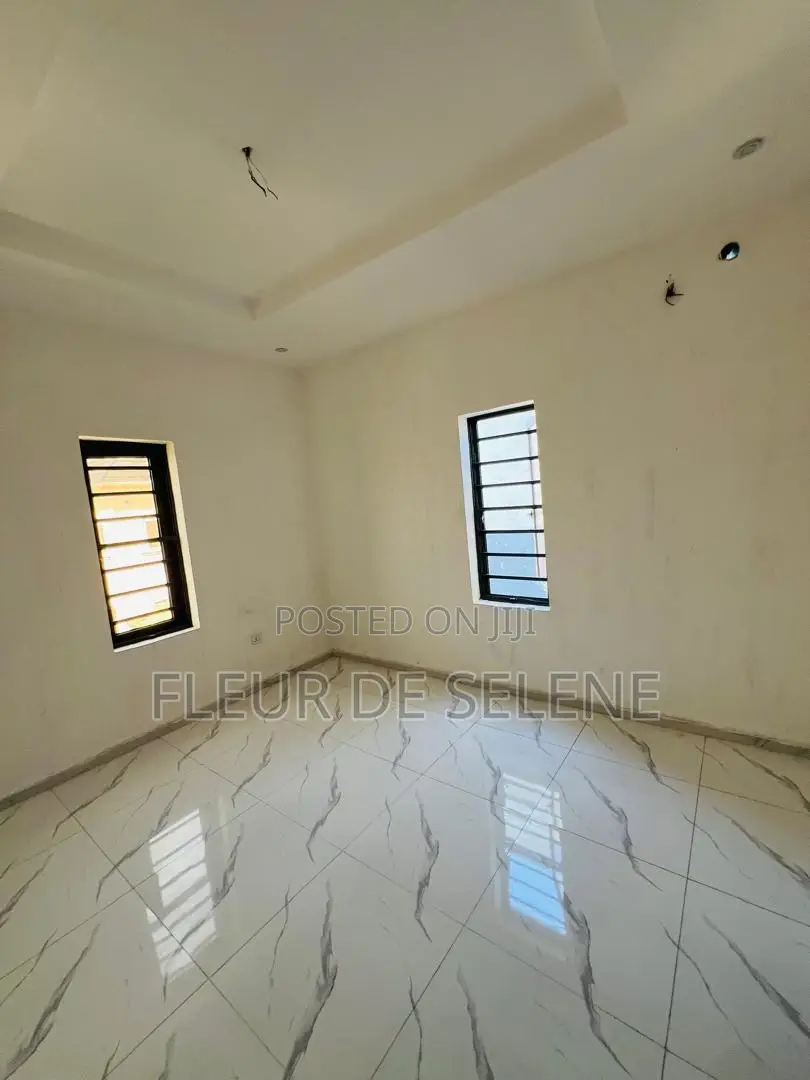 1bdrm Block of Flats in Off Lekki-Epe Expressway for sale in Off Lekki-Epe Expressway