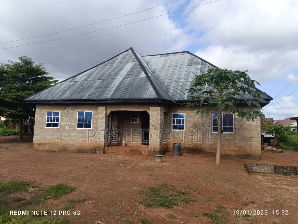 3bdrm Bungalow in Gra, Sabon Lugbe for sale in Sabon Lugbe