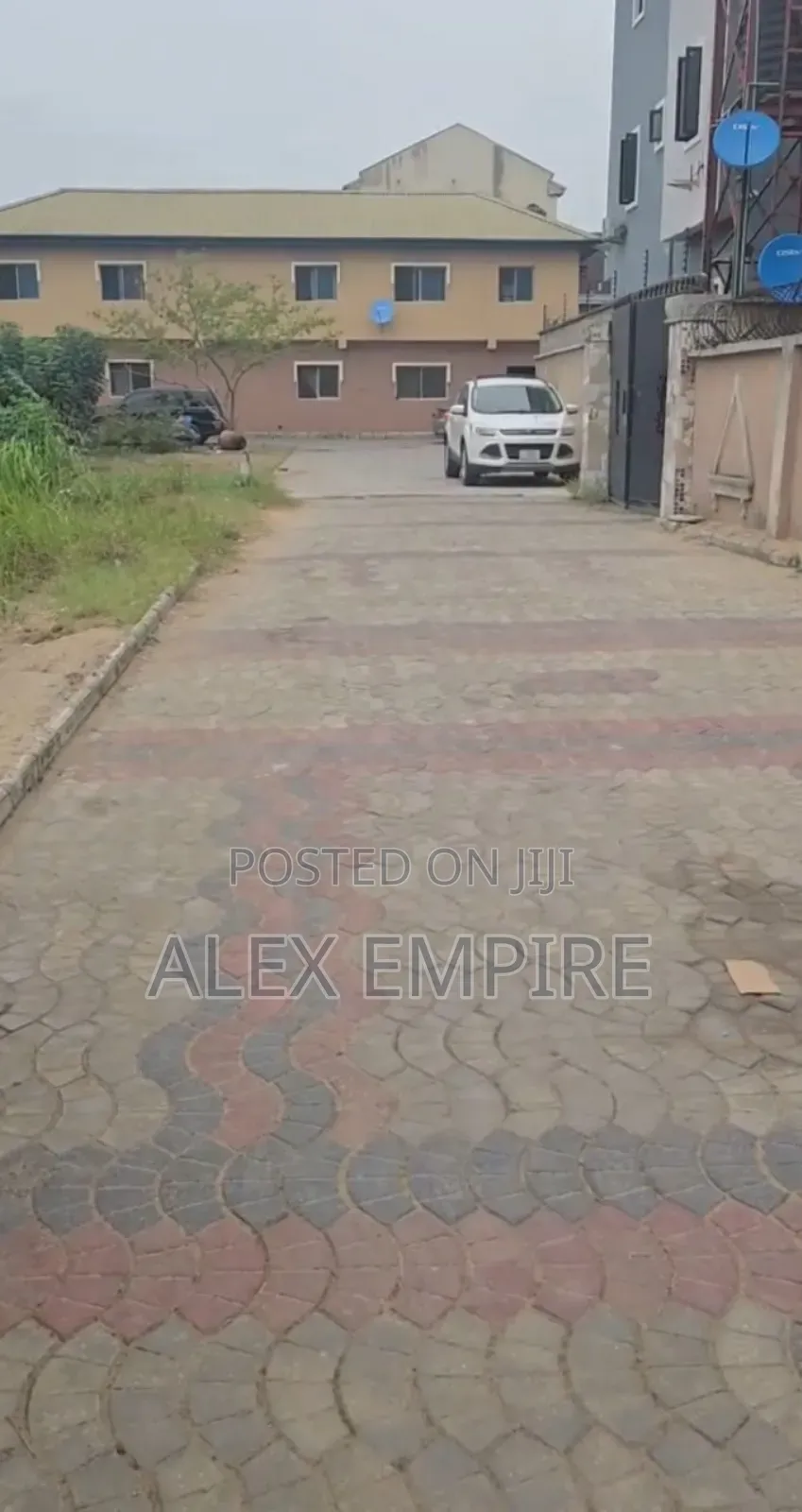 Building With Shops in Front for Sale in Greenfield Estate in Ago Palace