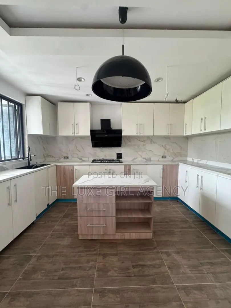 5bdrm Duplex in Cowrie Creek Estate, Lekki for rent in Lekki