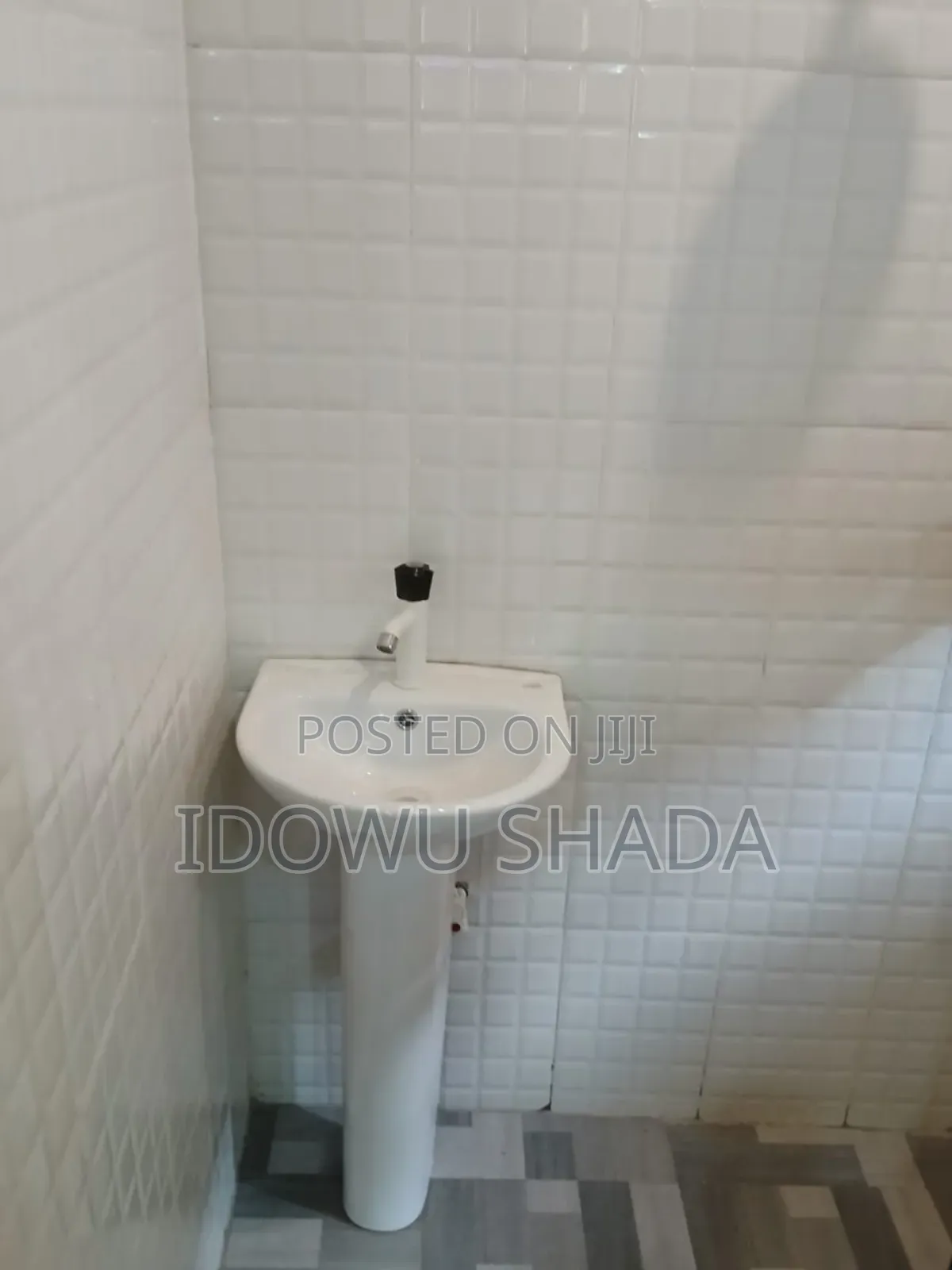 3bdrm Apartment in Ipaja Road for rent in Ipaja Road