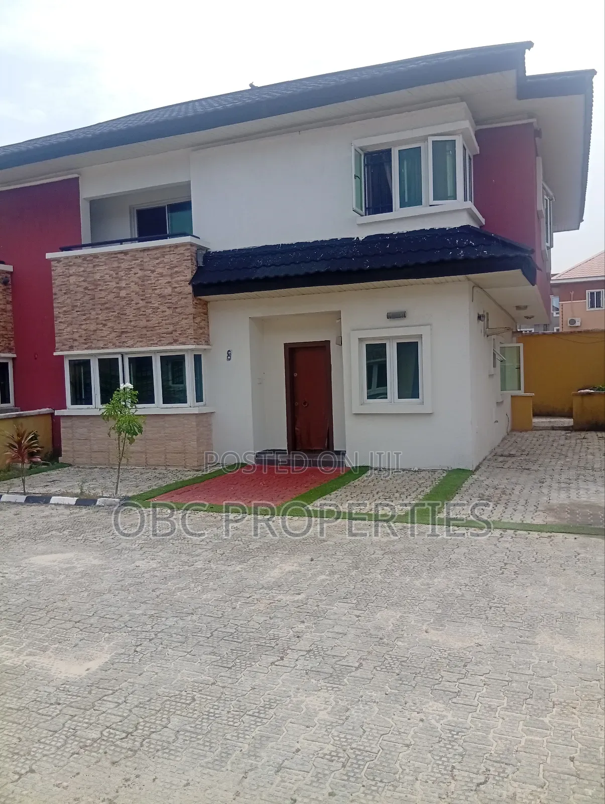 4bdrm Duplex in Chevron for sale in Chevron