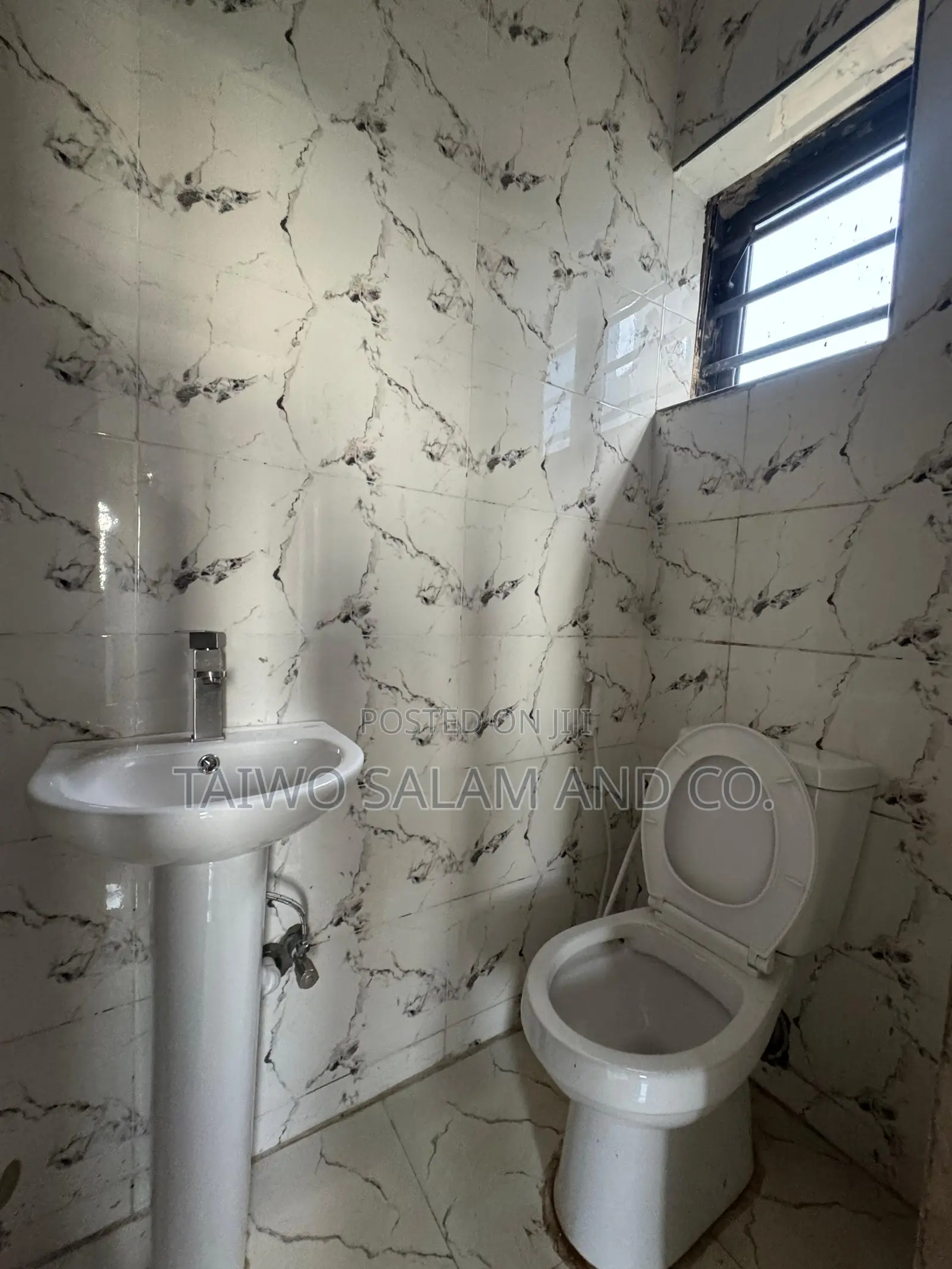2bdrm Block of Flats in Akobo for sale in Akobo
