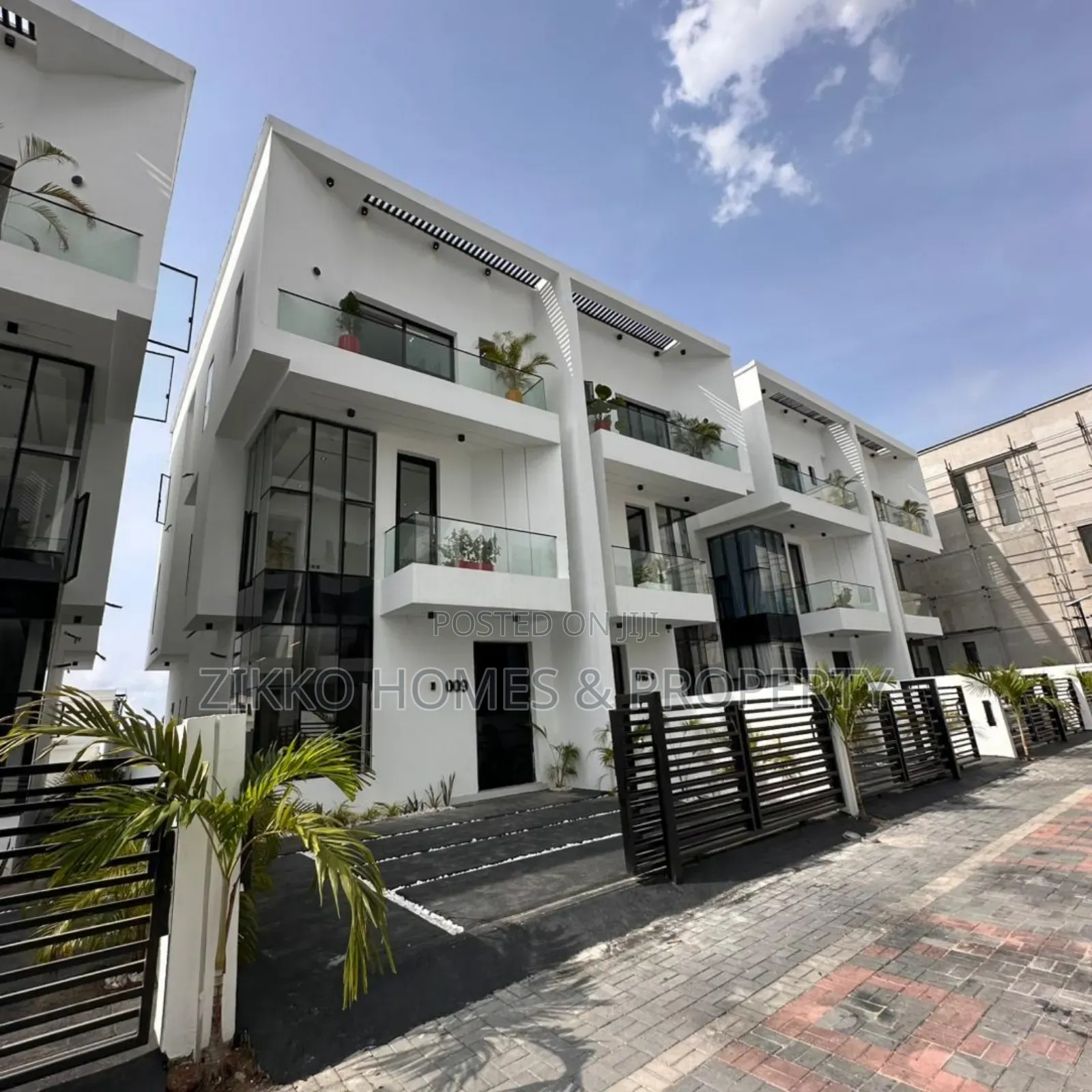 4bdrm Duplex in Orchid Road, Lekki for sale in Lekki