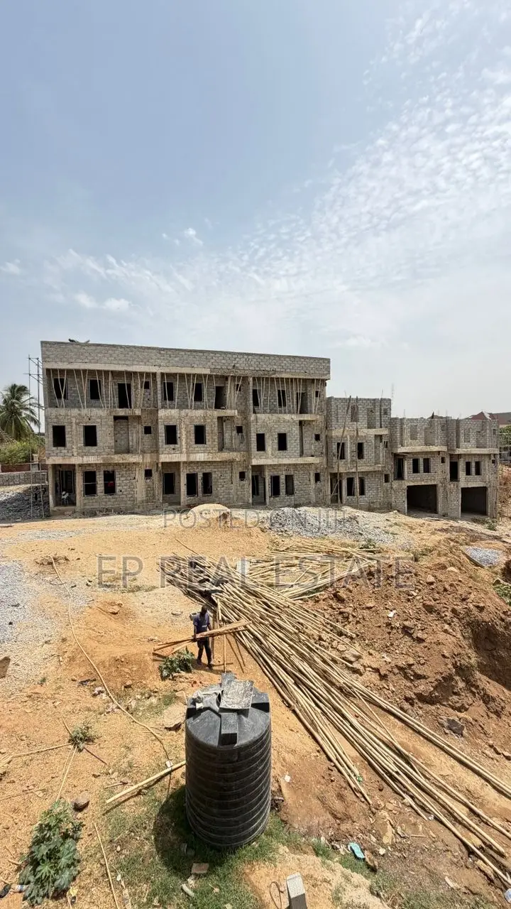 4bdrm Duplex in Apo Resettlement for sale in Apo Resettlement