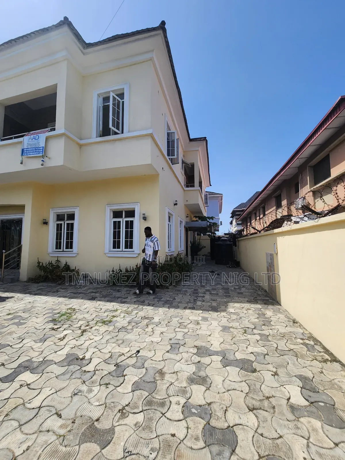 5bdrm Duplex in Chevron for rent in Chevron