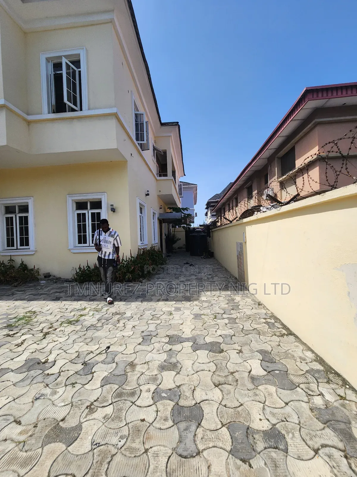5bdrm Duplex in Chevron for rent in Chevron