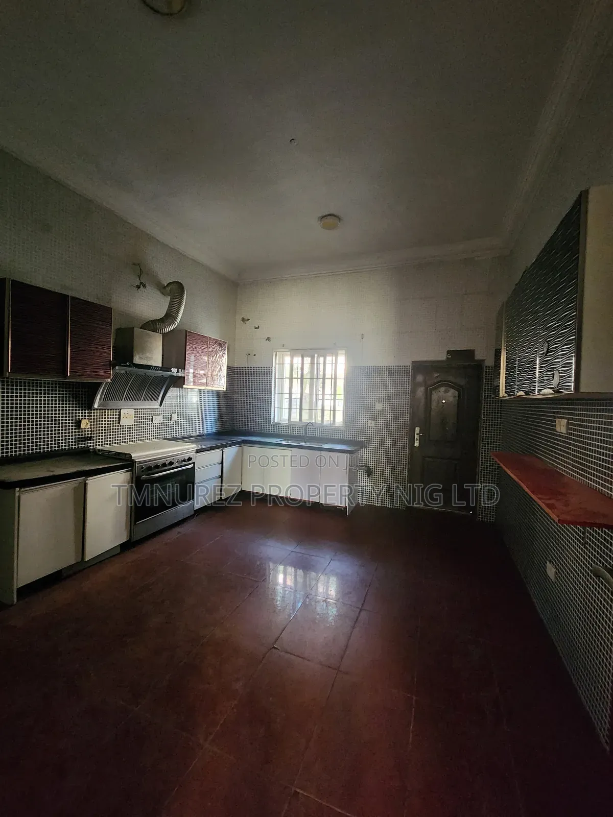 5bdrm Duplex in Chevron for rent in Chevron