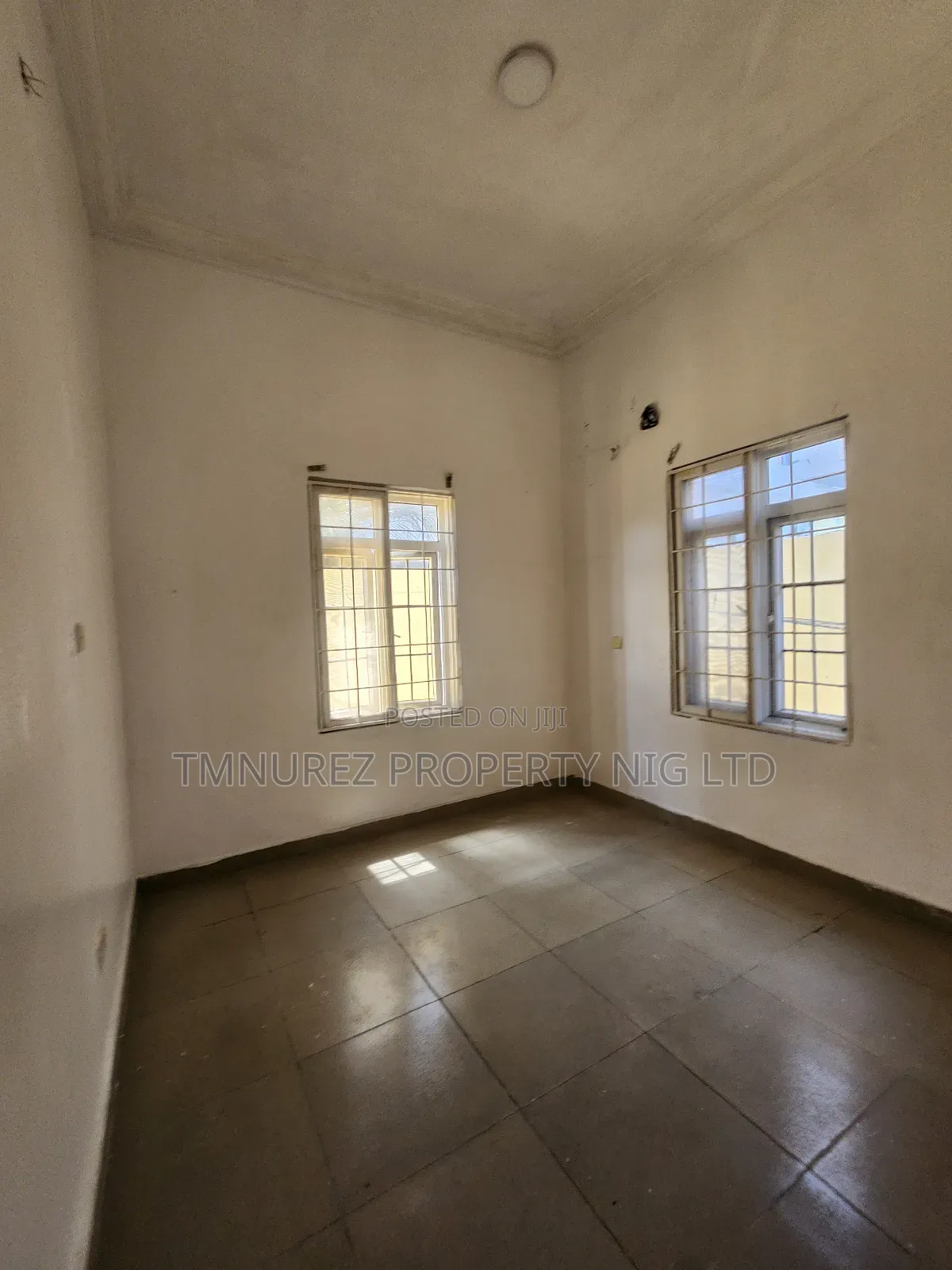 5bdrm Duplex in Chevron for rent in Chevron