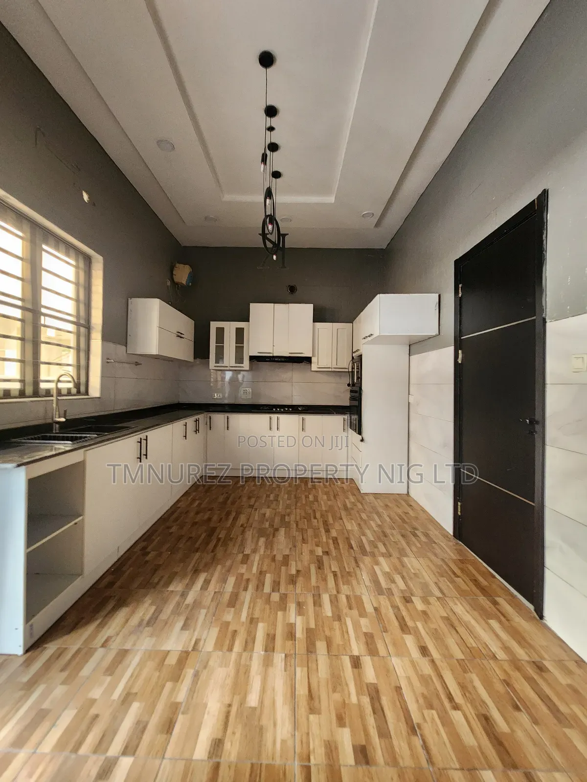 4bdrm Duplex in Chevron for rent in Chevron