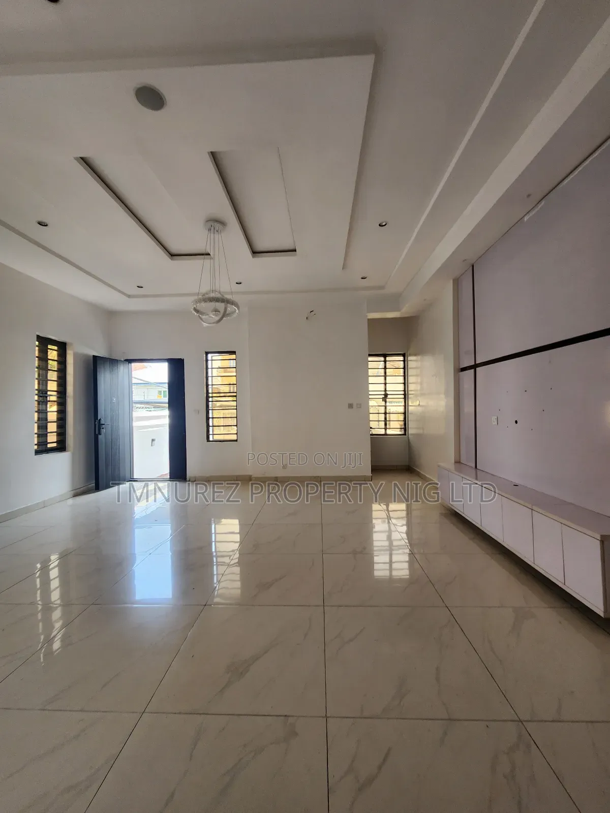 4bdrm Duplex in Chevron for rent in Chevron