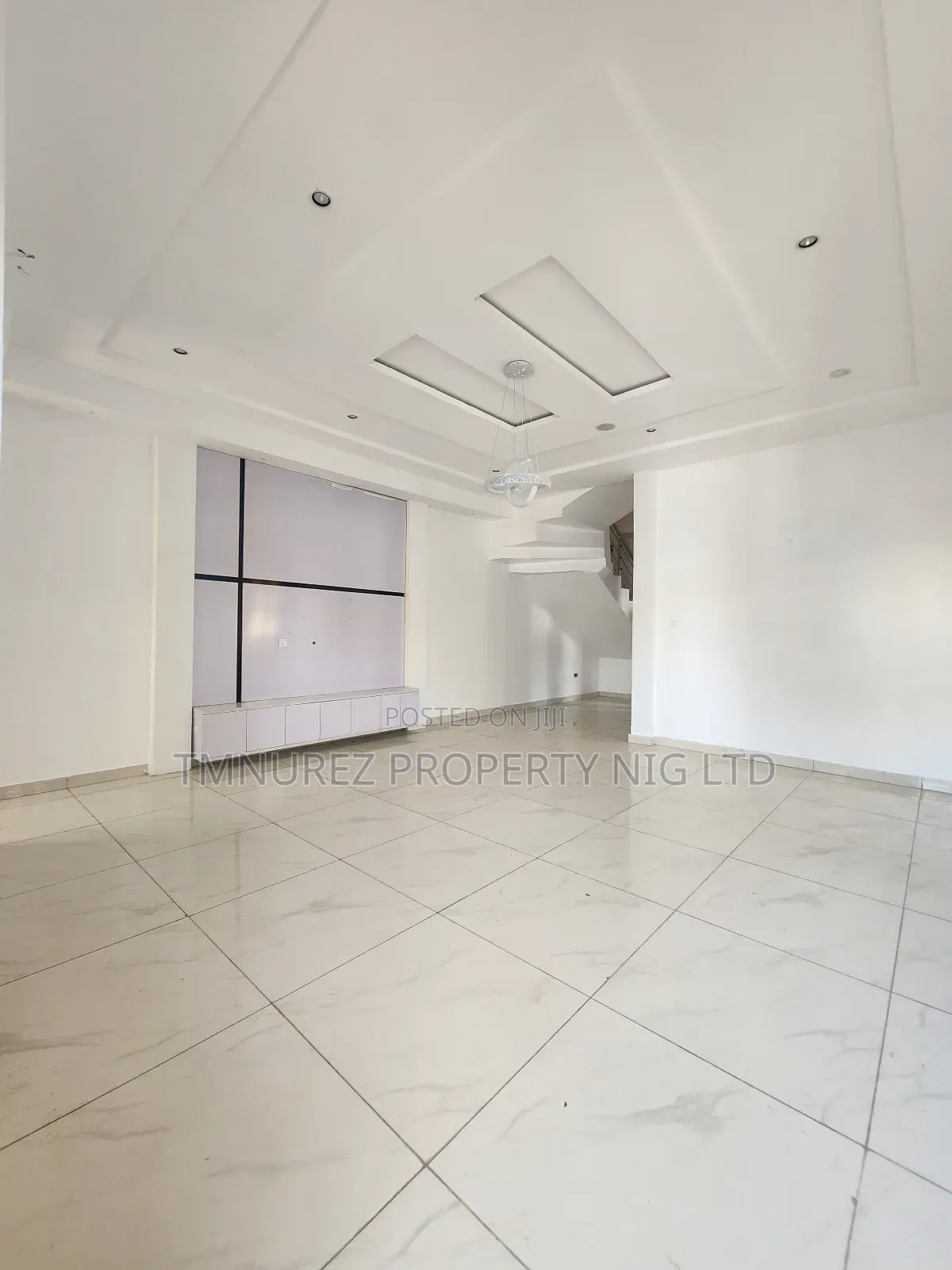 4bdrm Duplex in Chevron for rent in Chevron