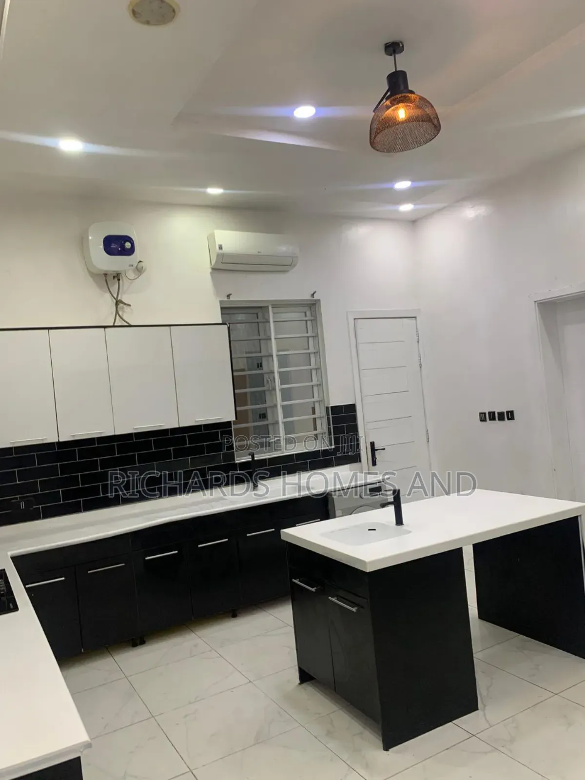 5bdrm House in Osapa London for rent in Osapa london