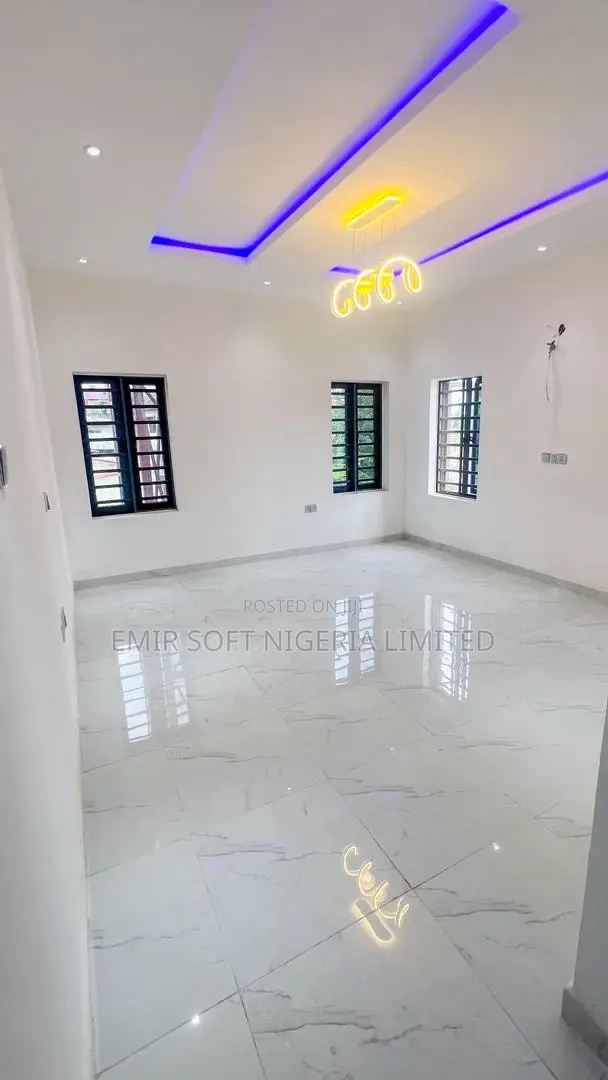 4bdrm Duplex in Oluyole Estate for sale in Oluyole Estate