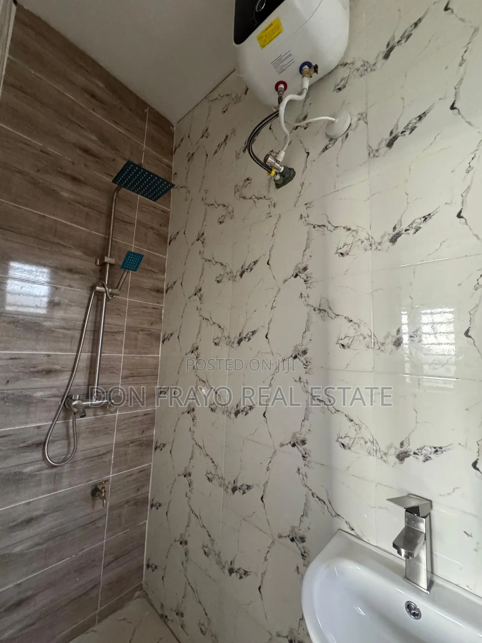 8bdrm Block of Flats in Almond Estate Akobo for sale in Akobo