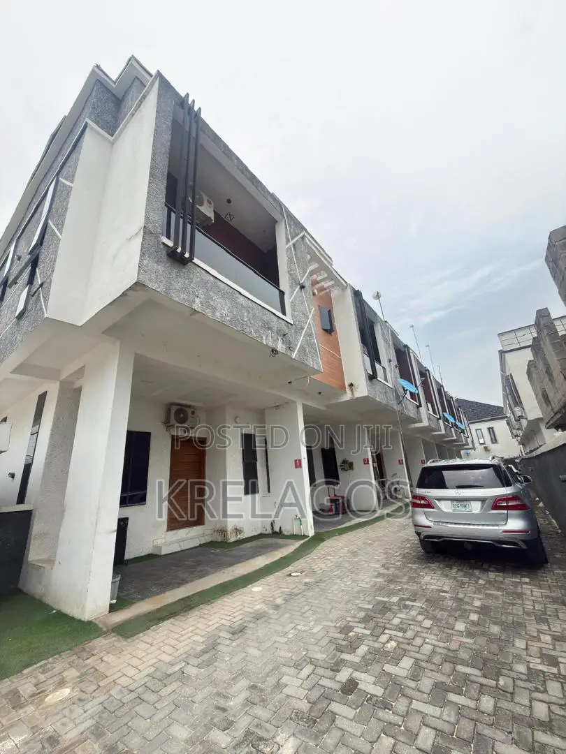 3bdrm Duplex in Ikota for sale in Ikota