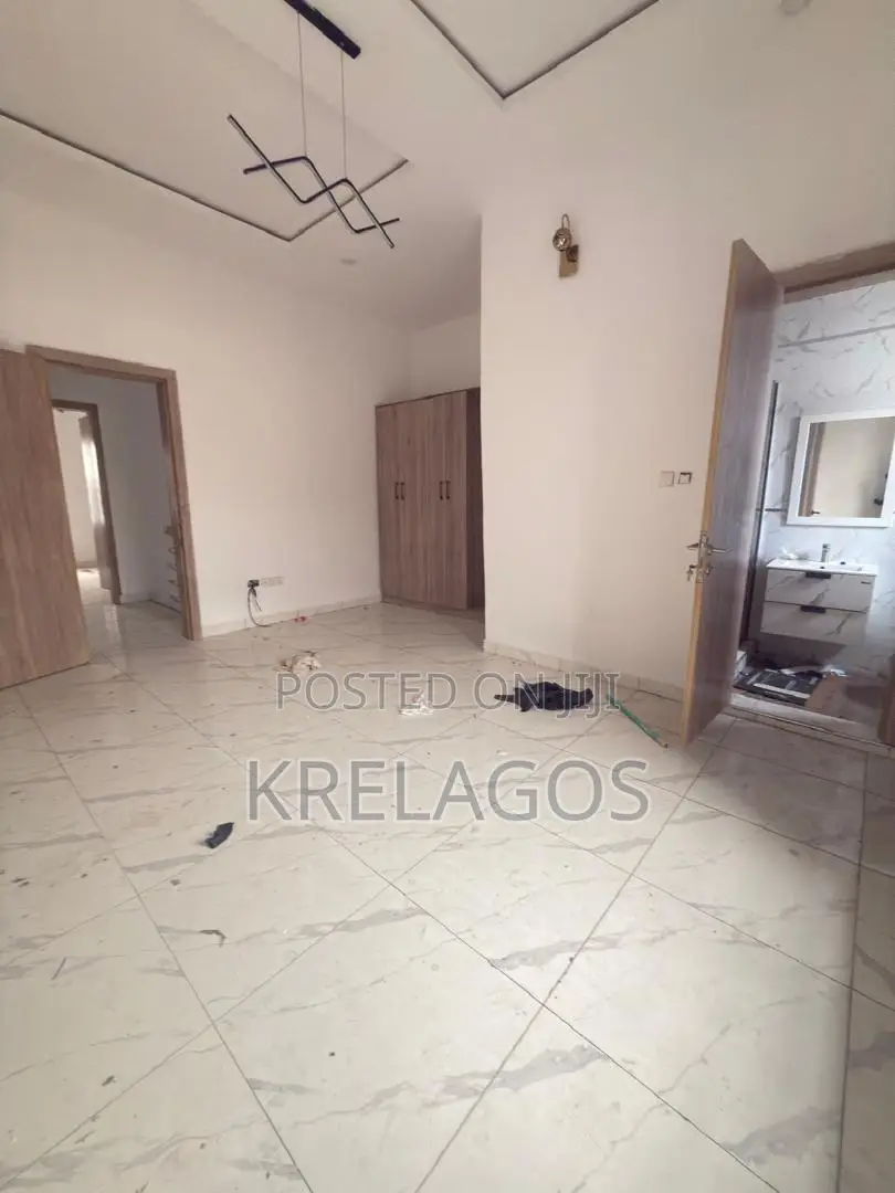 3bdrm Duplex in Ikota for sale in Ikota