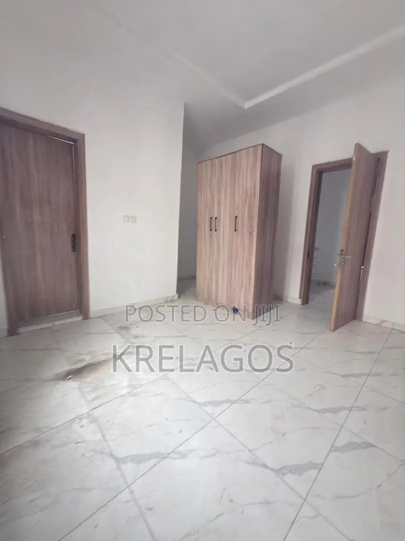 3bdrm Duplex in Ikota for sale in Ikota