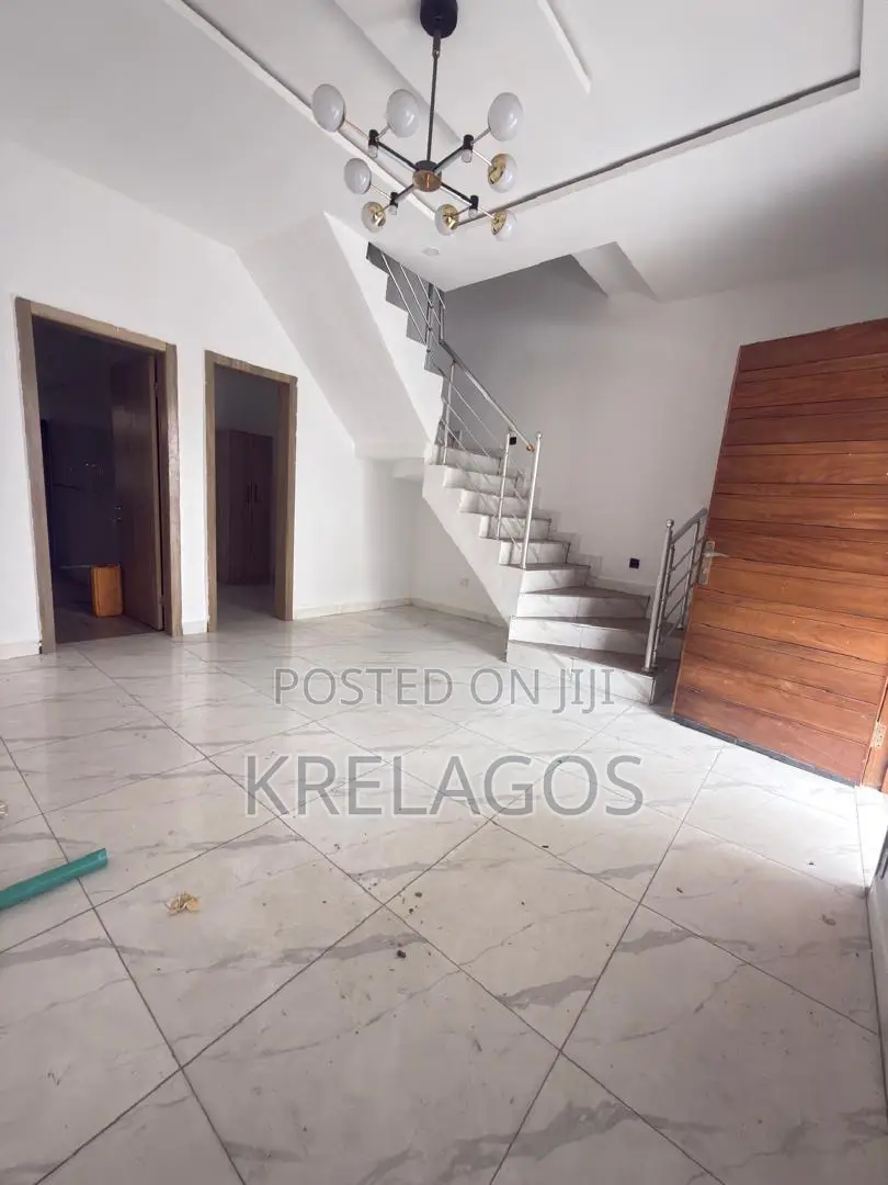 3bdrm Duplex in Ikota for sale in Ikota