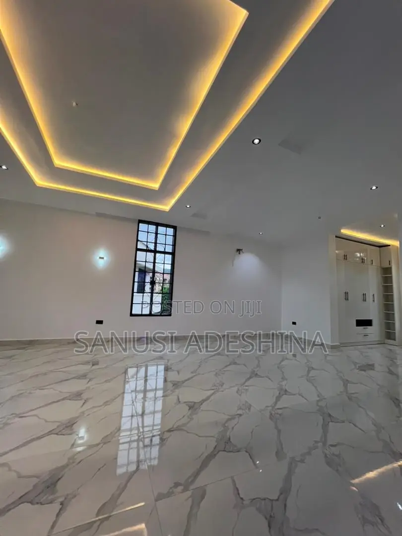 5bdrm Duplex in Guzape Main,Fct for sale in Guzape District