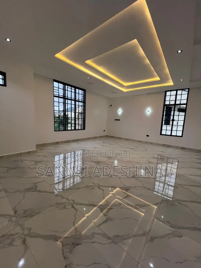5bdrm Duplex in Guzape Main,Fct for sale in Guzape District