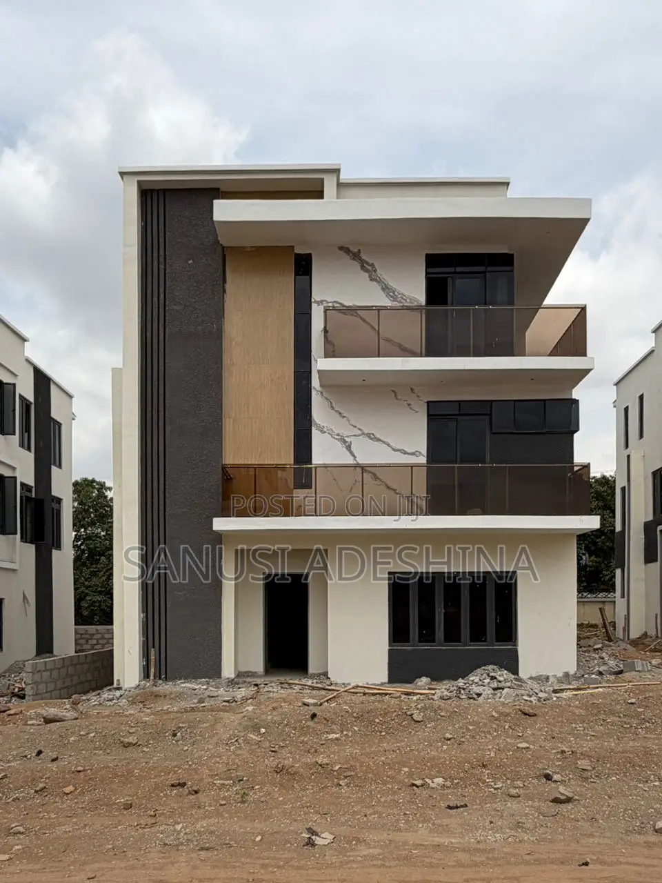 5bdrm Duplex in Guzape Main,Fct for sale in Guzape District