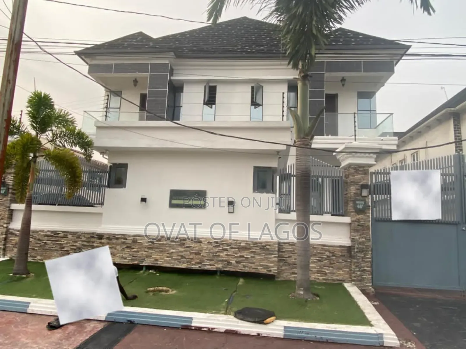 4bdrm Duplex in Chevron for rent in Chevron