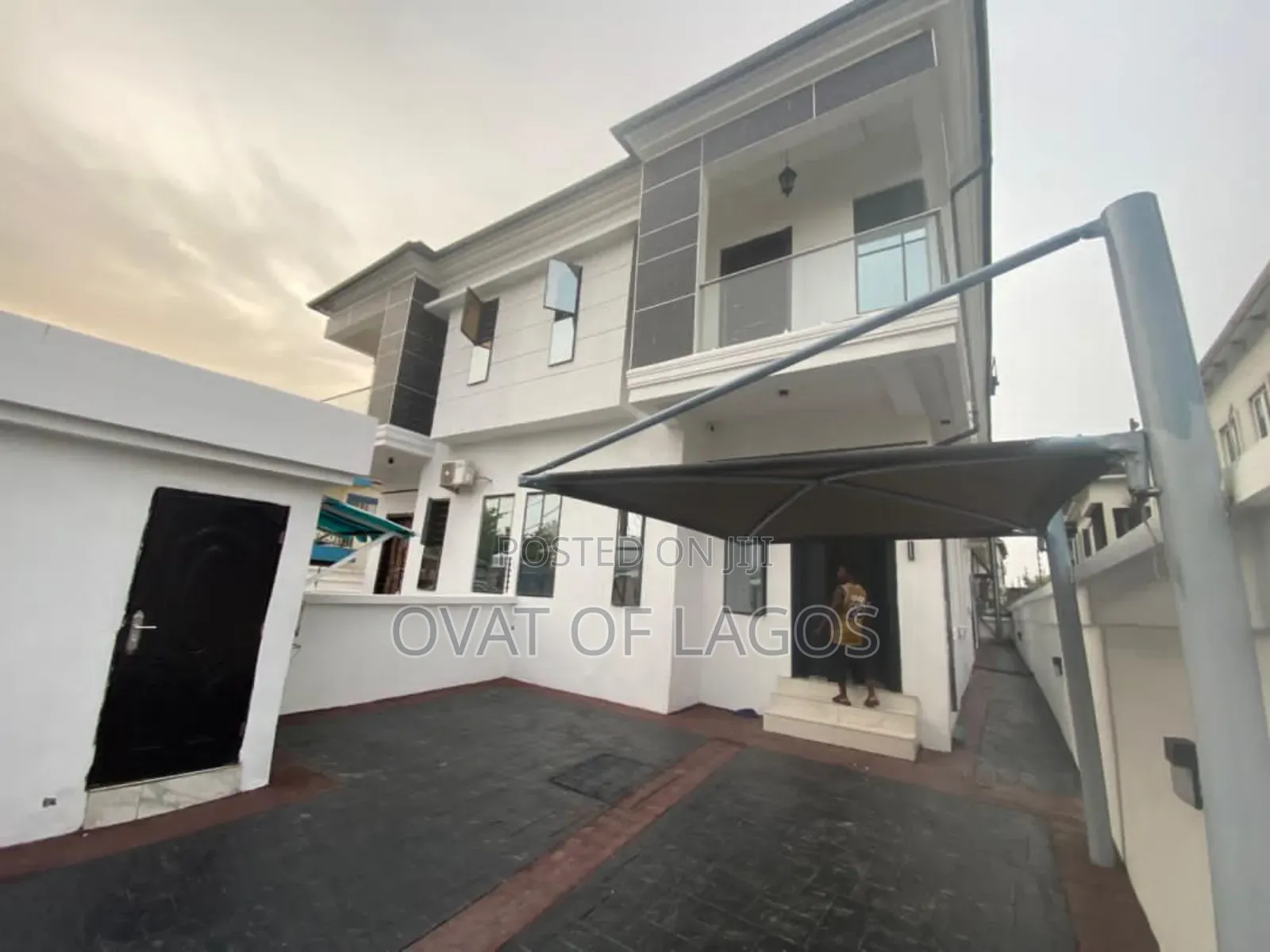 4bdrm Duplex in Chevron for rent in Chevron