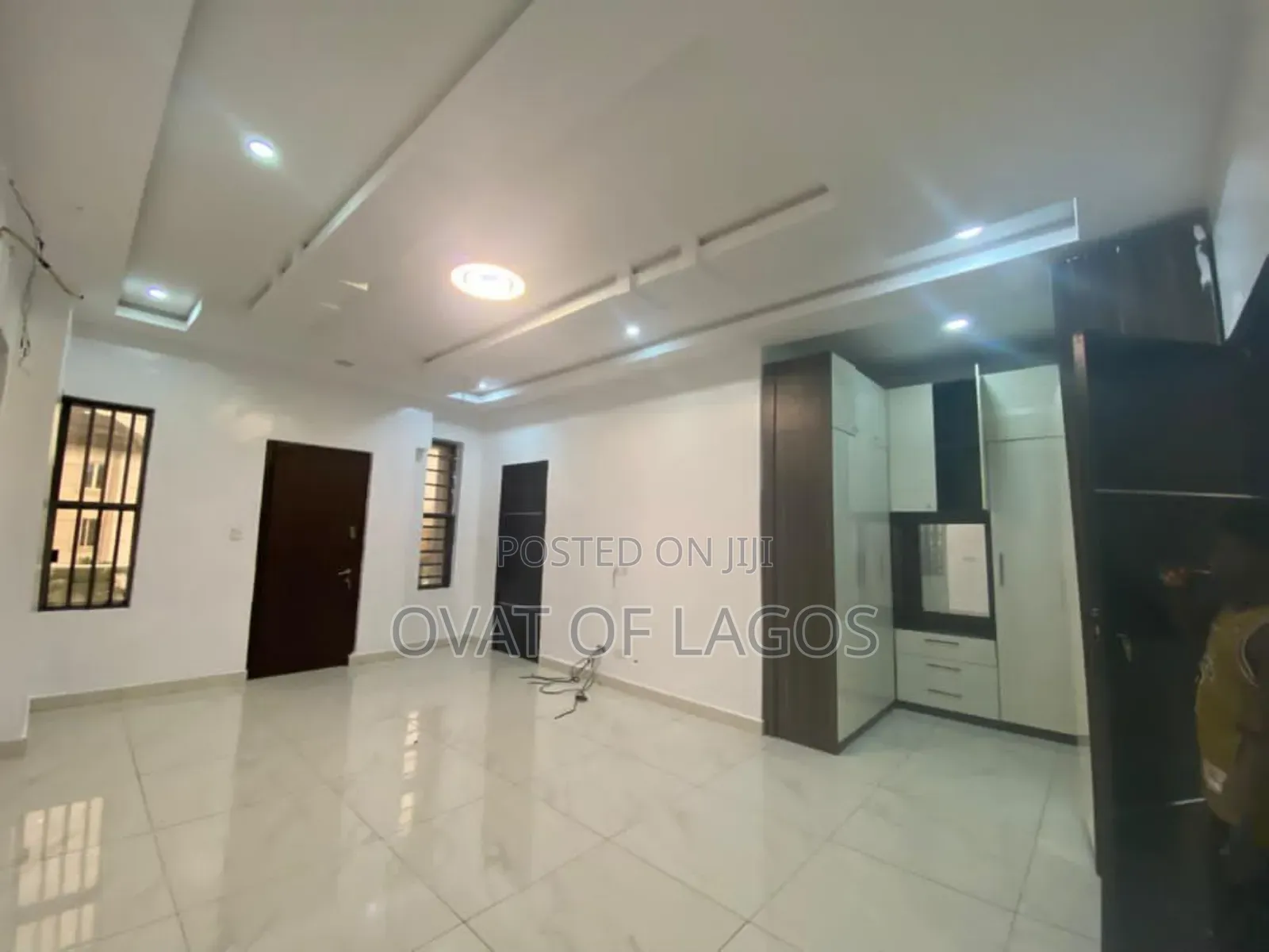 4bdrm Duplex in Chevron for rent in Chevron