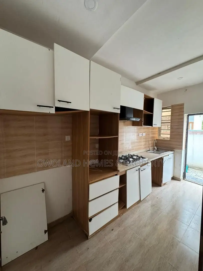 3bdrm Duplex in Ikota Estate for rent in Ikota