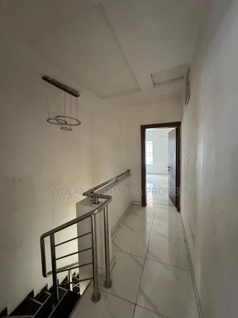 3bdrm Duplex in Ikota Estate for rent in Ikota