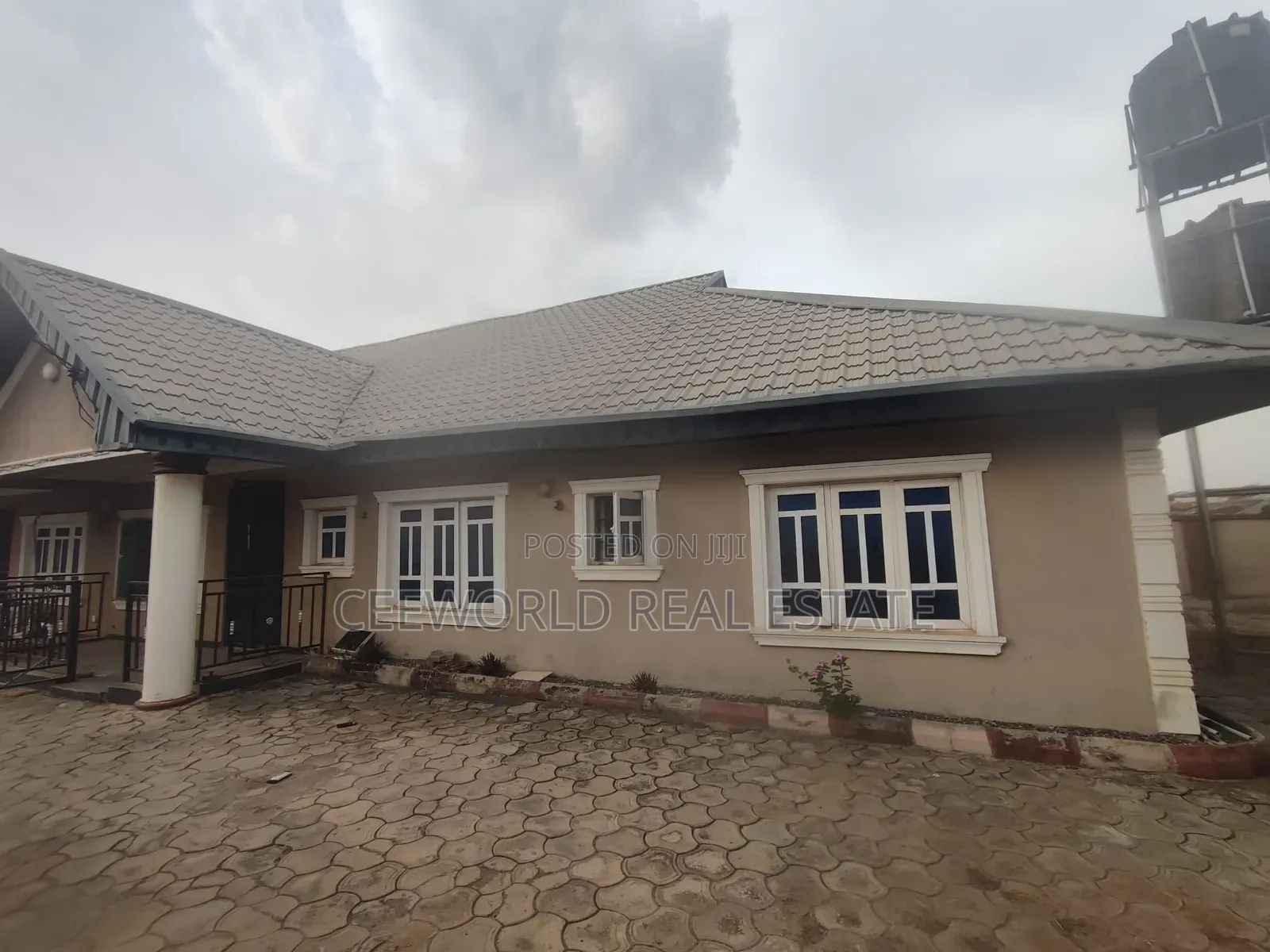 3bdrm Bungalow in Emmanuel Estate, Idishin for rent in Idishin