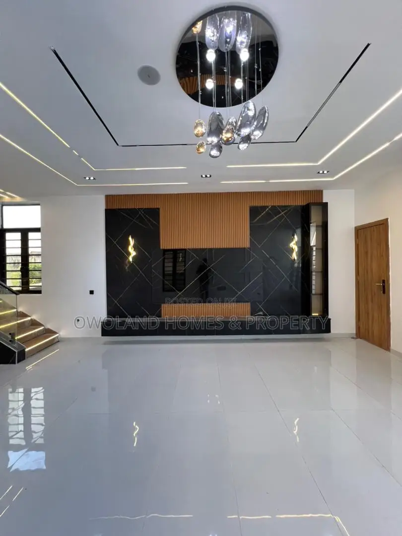 4bdrm Duplex in Ikota for sale in Ikota