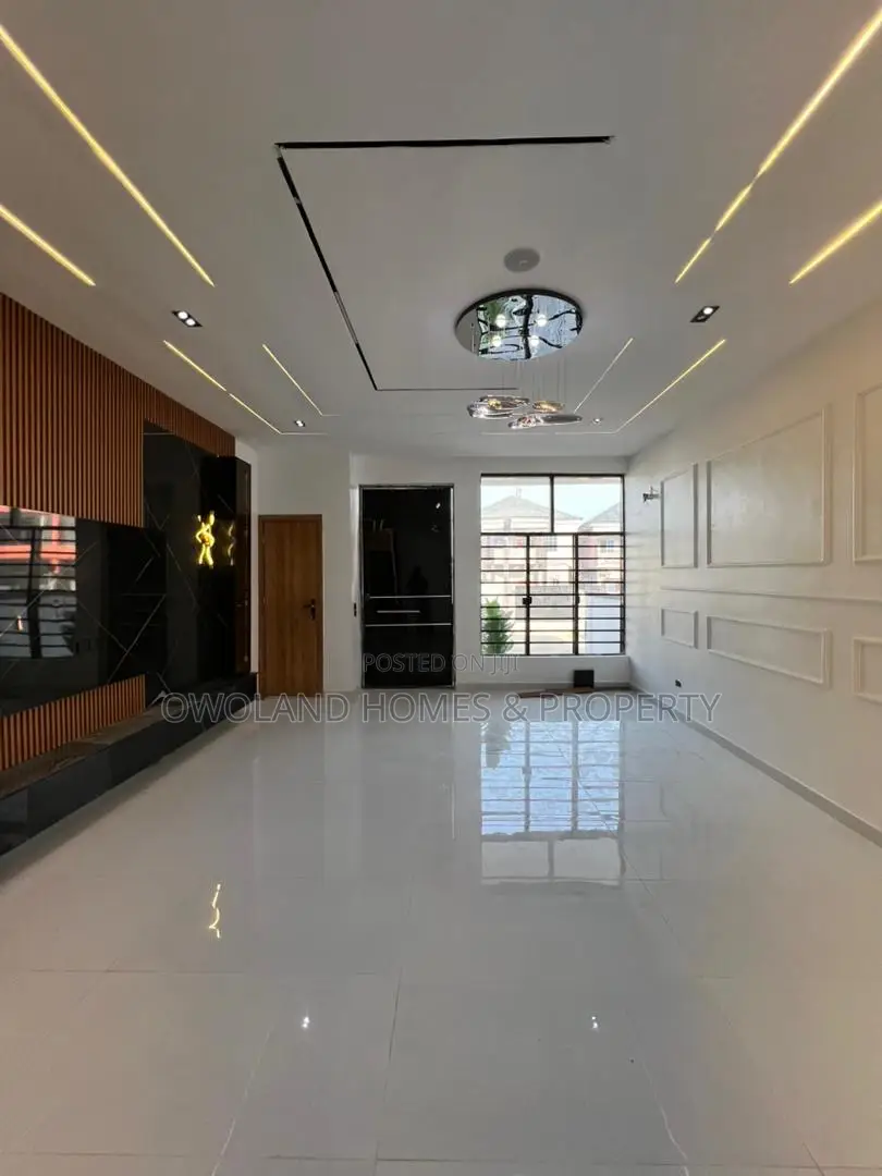 4bdrm Duplex in Ikota for sale in Ikota