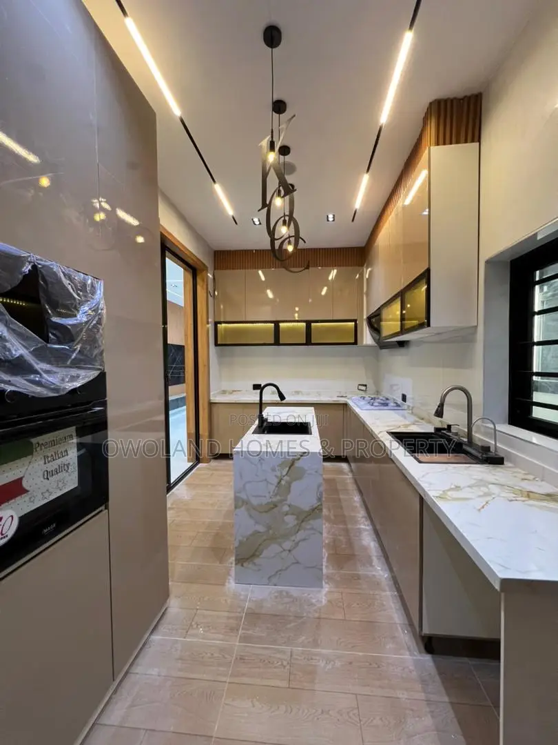 4bdrm Duplex in Ikota for sale in Ikota