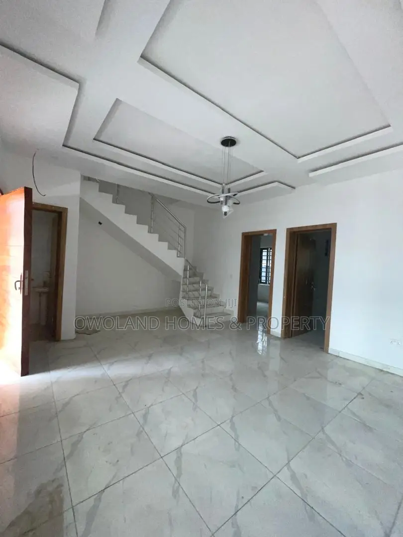 4bdrm Duplex in Ologolo for sale in Ologolo