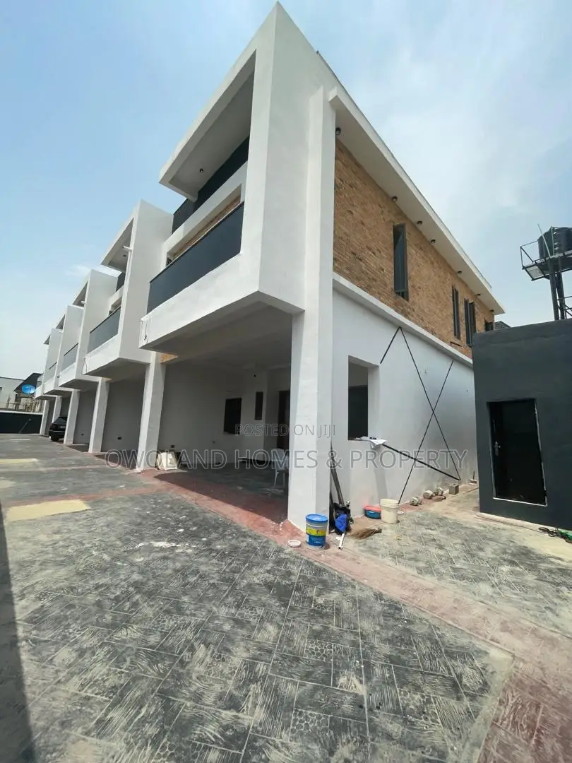 4bdrm Duplex in Ologolo for sale in Ologolo