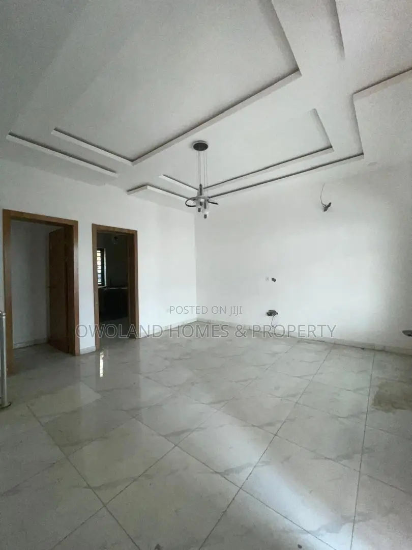 4bdrm Duplex in Ologolo for sale in Ologolo