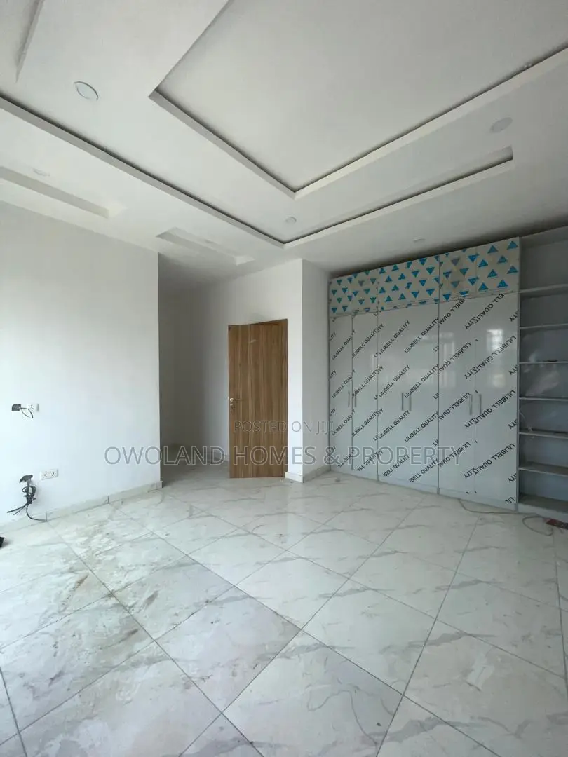 4bdrm Duplex in Ologolo for sale in Ologolo