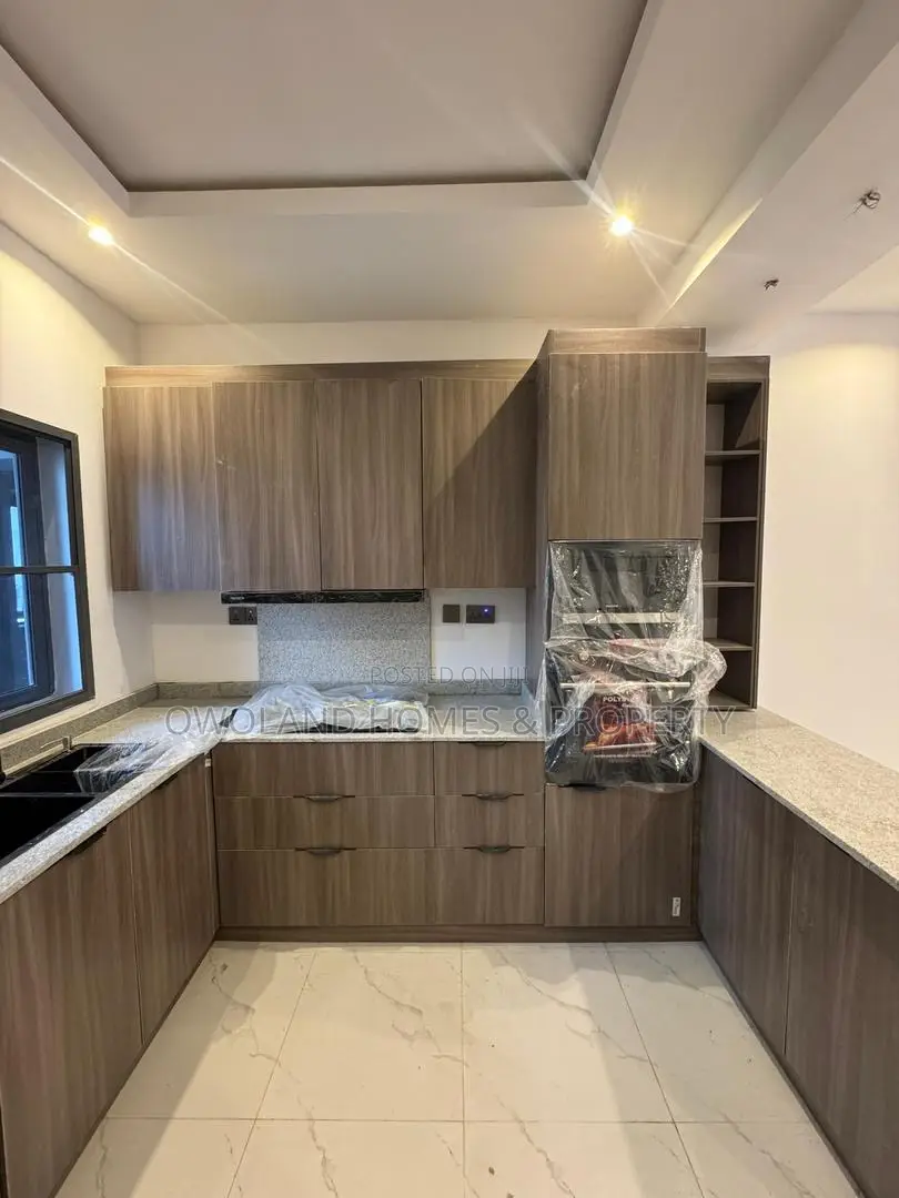 3bdrm Duplex in Ikate Estate for sale in Ikate