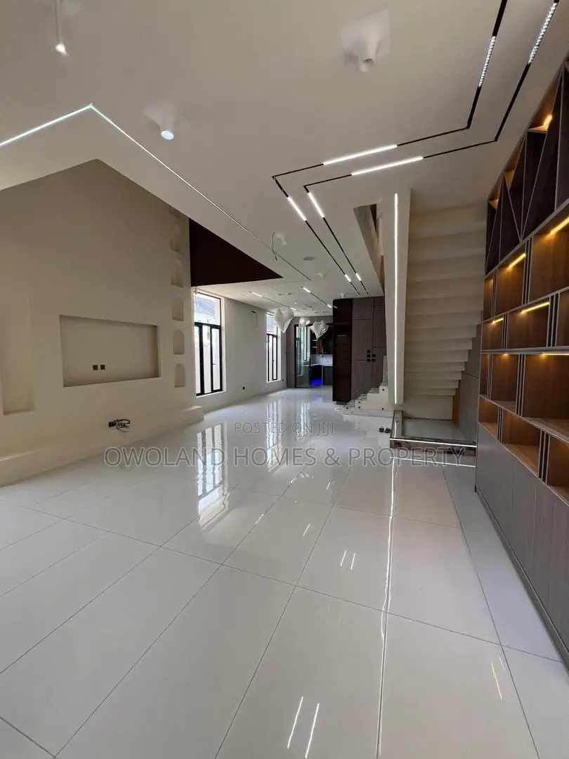 5bdrm Duplex in Orchid Estate, Ikota for sale in Ikota