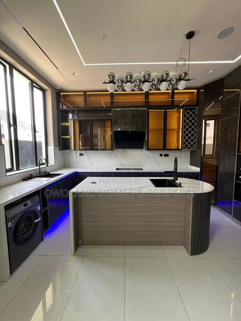5bdrm Duplex in Orchid Estate, Ikota for sale in Ikota