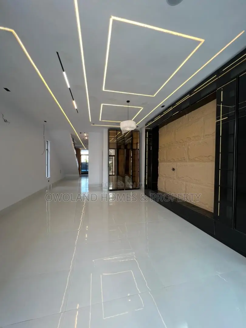 5bdrm Duplex in Ajah Estate for sale in Ajah