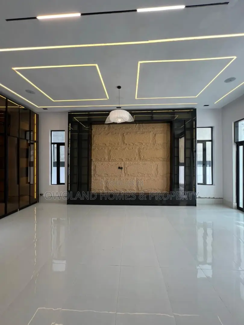 5bdrm Duplex in Ajah Estate for sale in Ajah