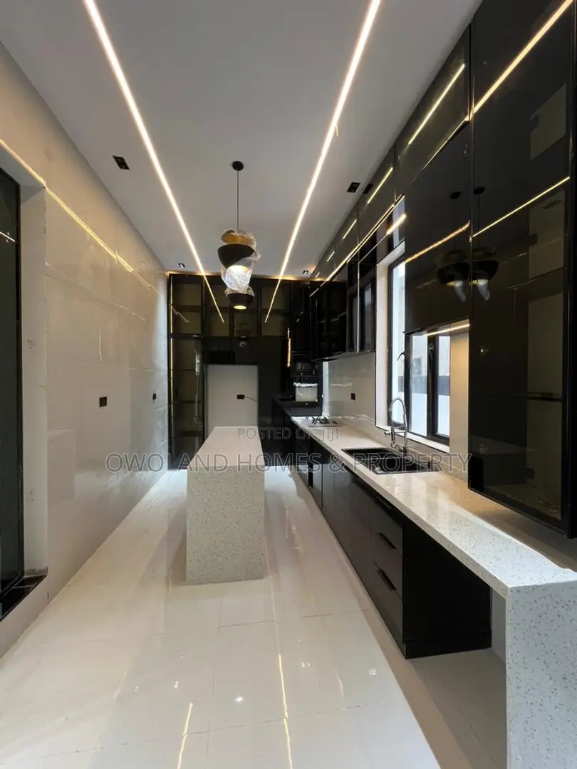 5bdrm Duplex in Ajah Estate for sale in Ajah
