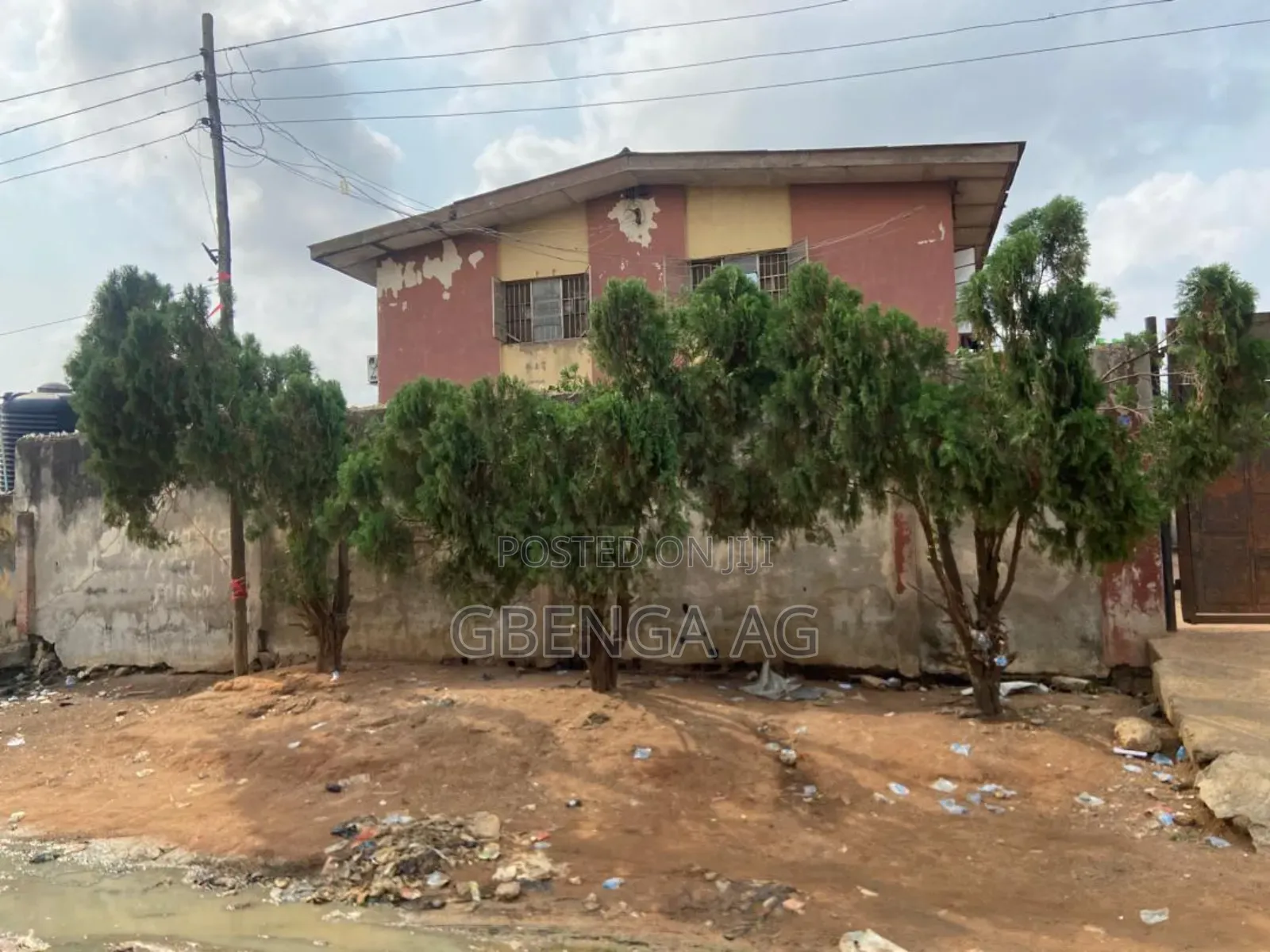 3bdrm Block of Flats in Off Akowonjo-Shasha for sale in Akowonjo