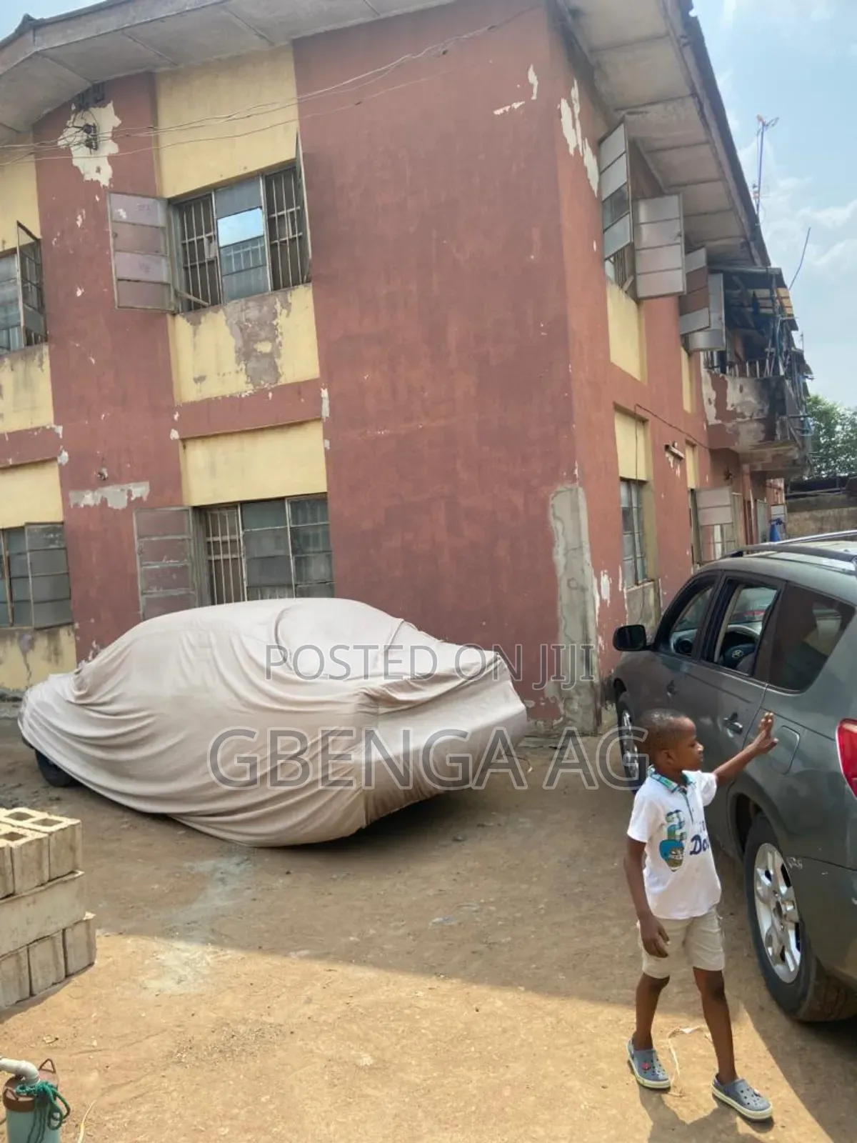 3bdrm Block of Flats in Off Akowonjo-Shasha for sale in Akowonjo