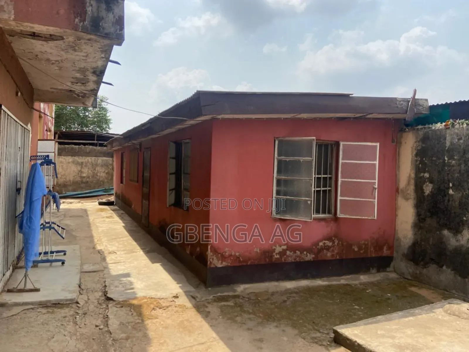 3bdrm Block of Flats in Off Akowonjo-Shasha for sale in Akowonjo