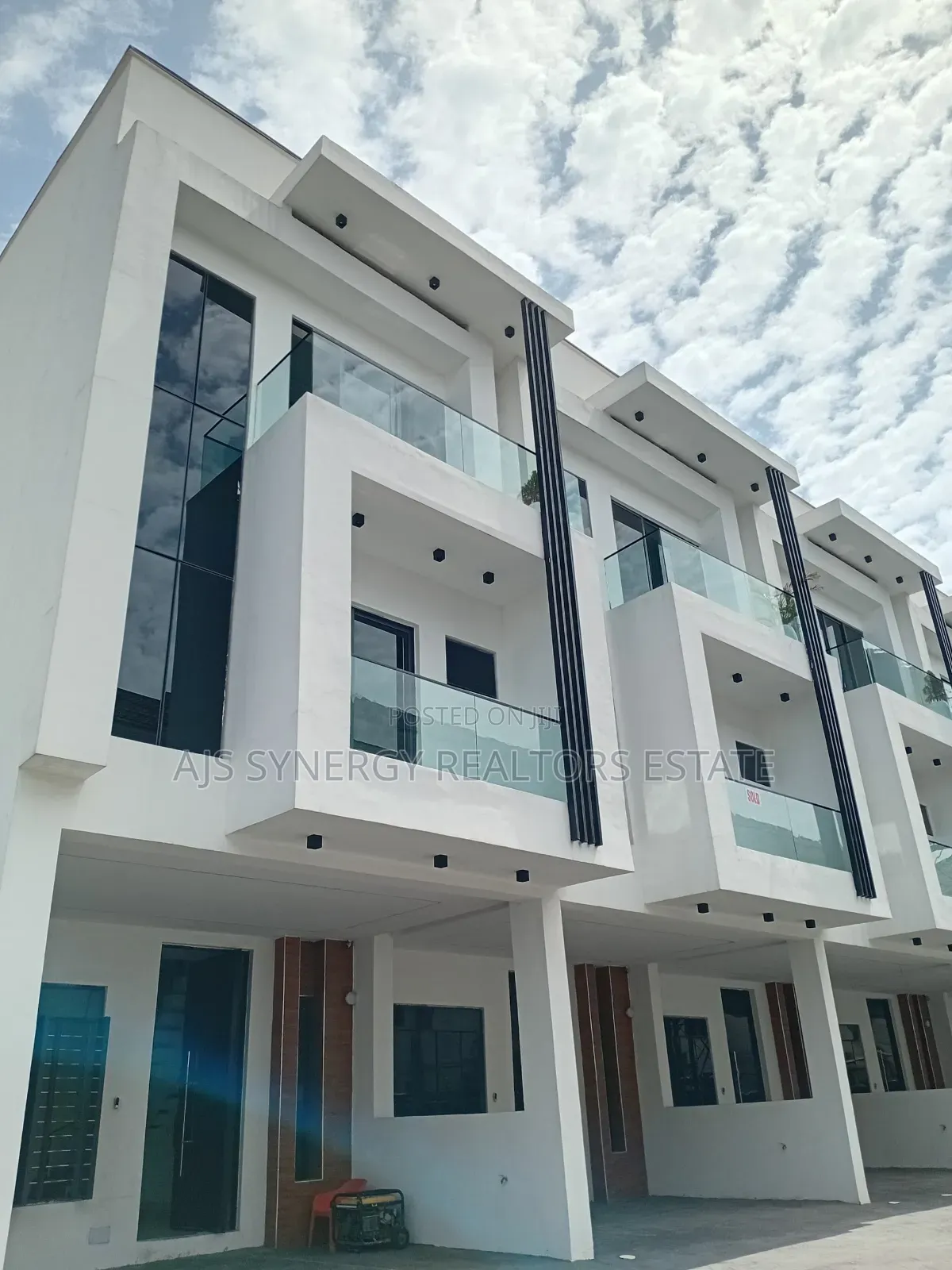 4bdrm Duplex in Osapa london for sale in Osapa london