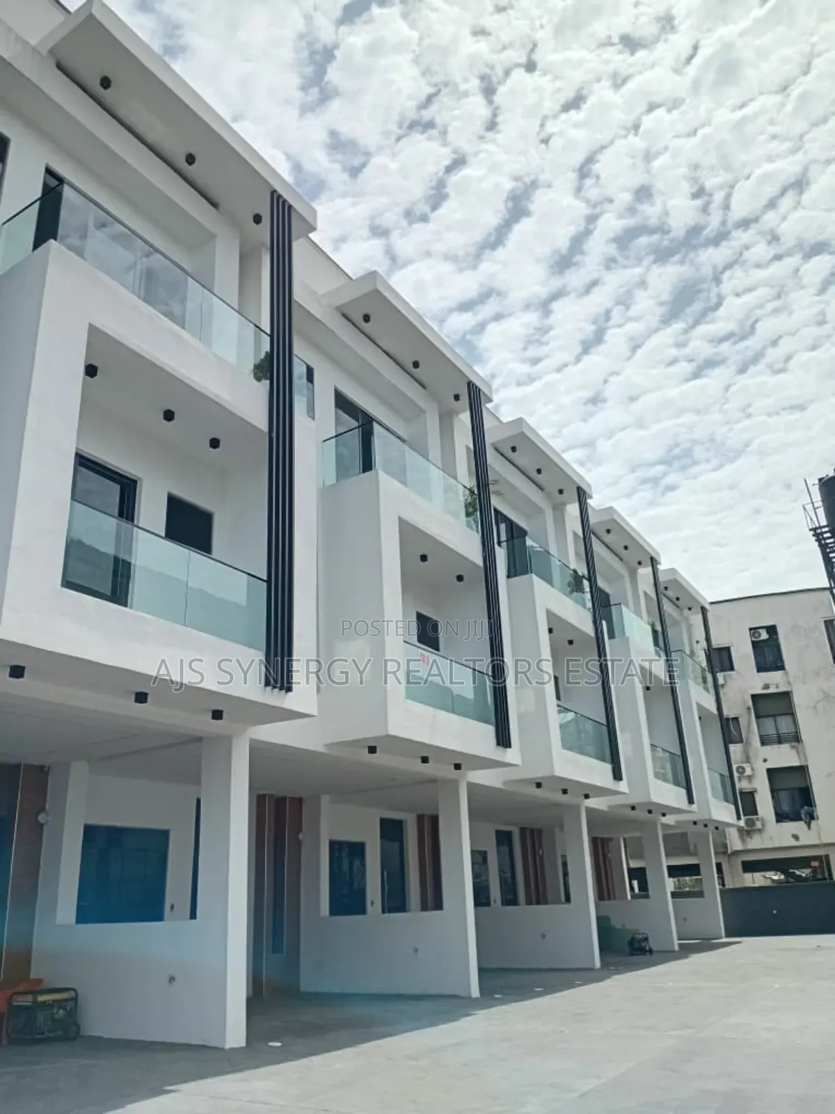 4bdrm Duplex in Osapa london for sale in Osapa london